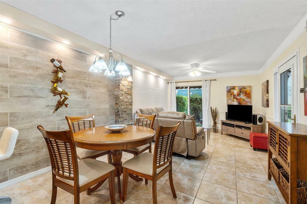 Property Photo: 606 Waterside Drive FL 33462
