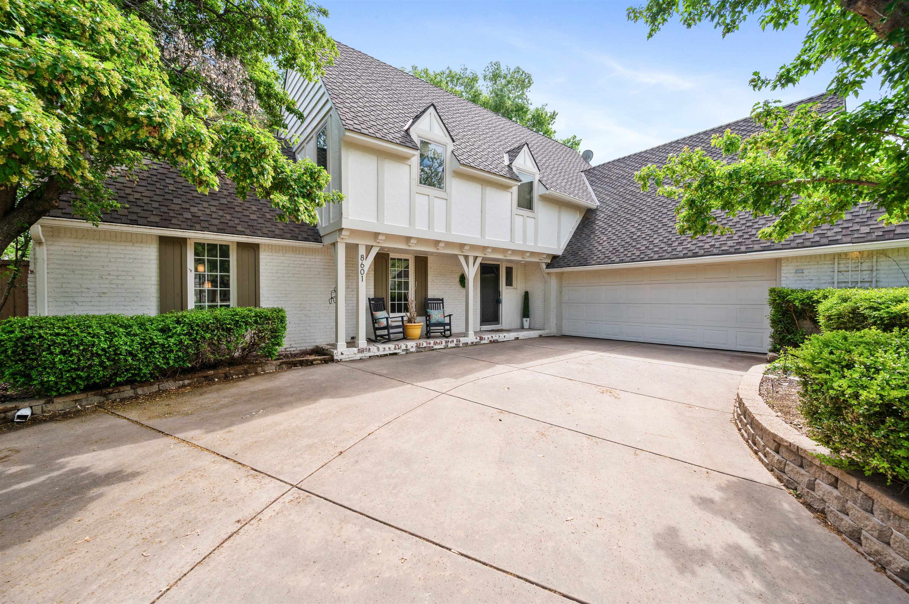 Property Photo: 8601 E Brentmoor Ln KS 67206