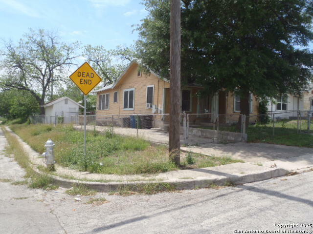 Property Photo: 702 Rivas TX 78207