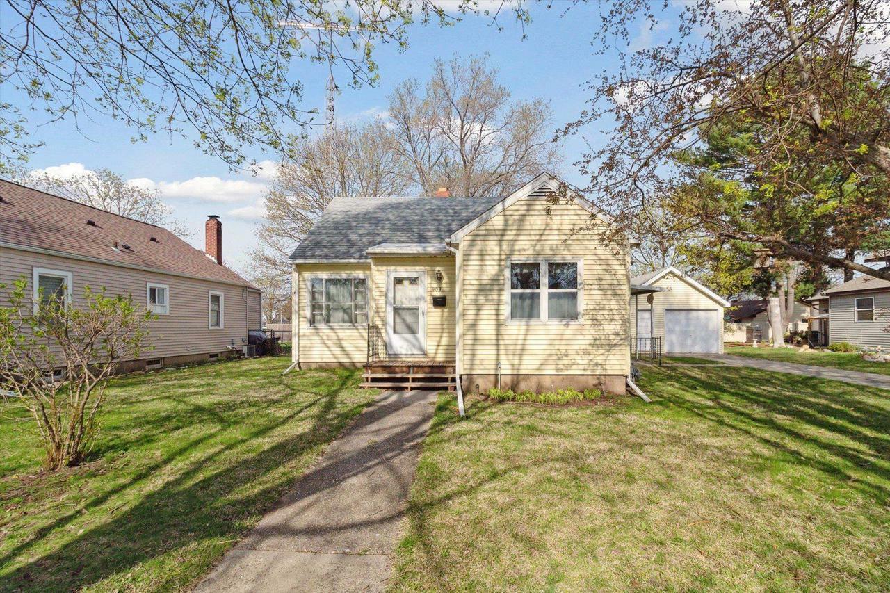 Property Photo: 909 Caroline Street WI 53545