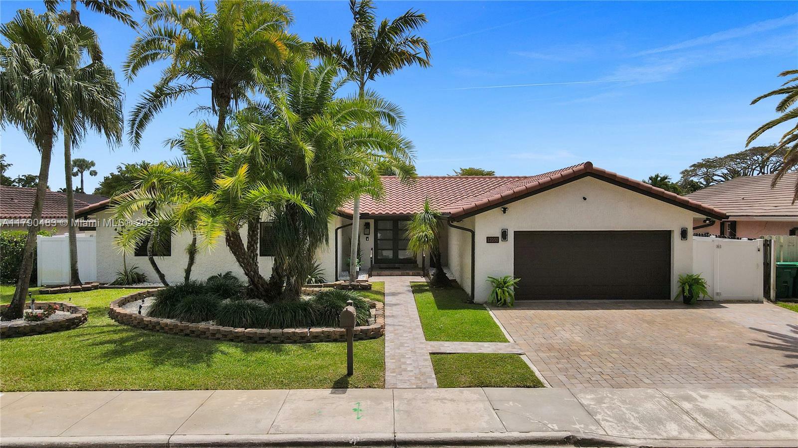Property Photo: 12030 SW 92nd St FL 33186