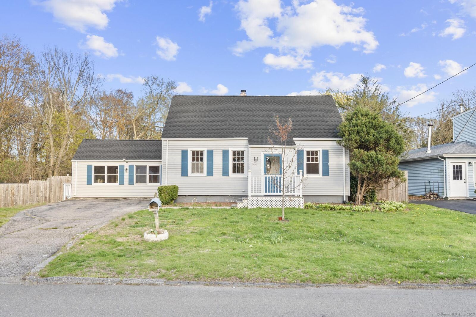 Property Photo:  33 Robbins Court  CT 06461 