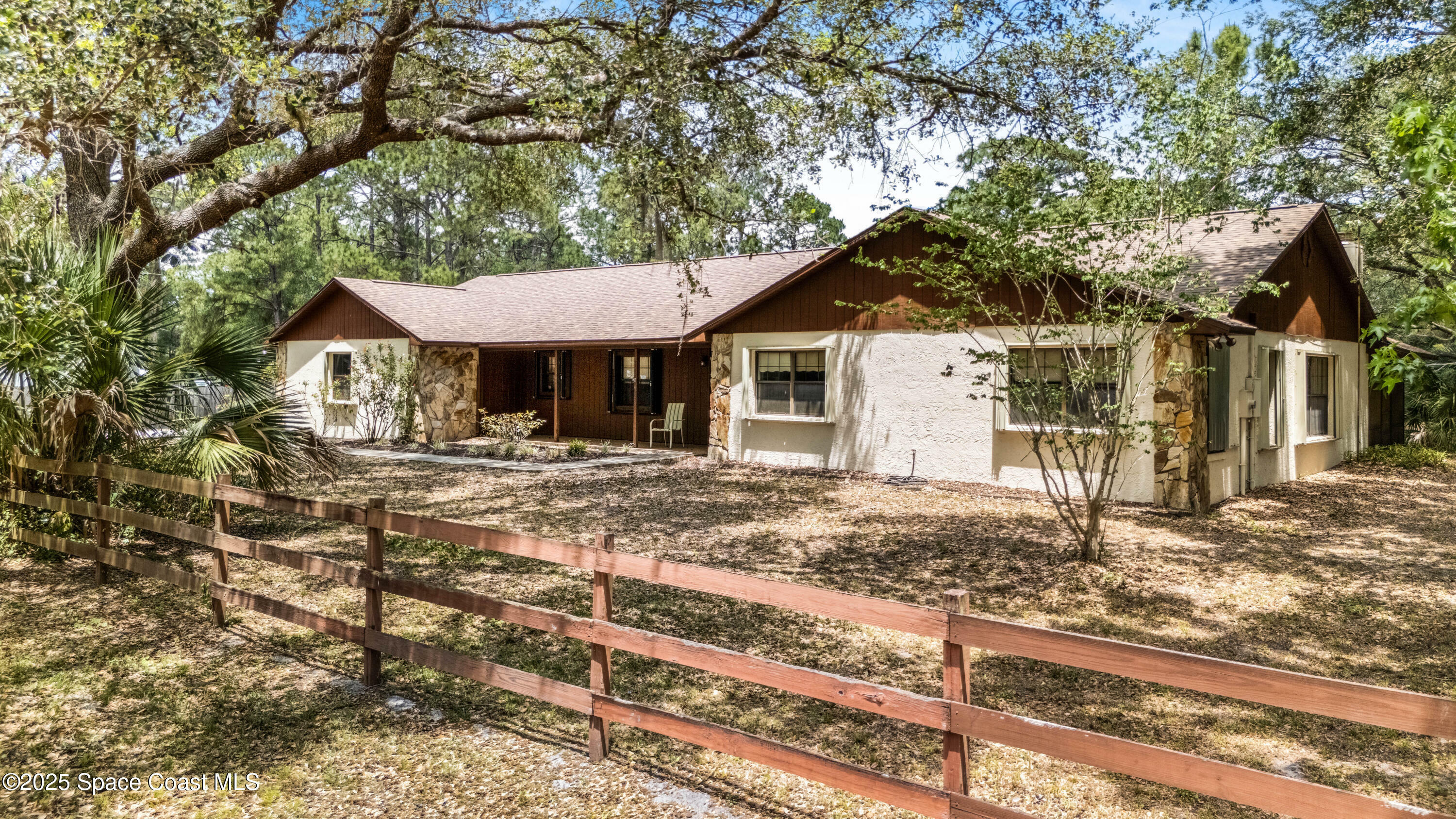 Property Photo: 2720 Gator Trail FL 32780