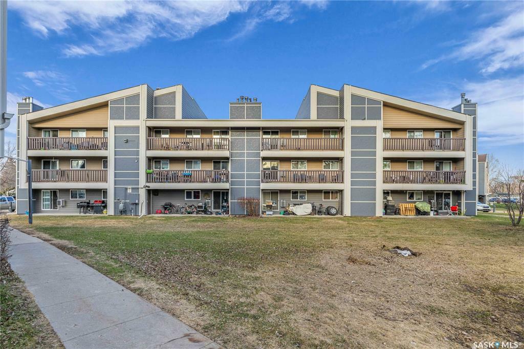 Property Photo: 425 115th Street E 1337 SK S7N 2V4