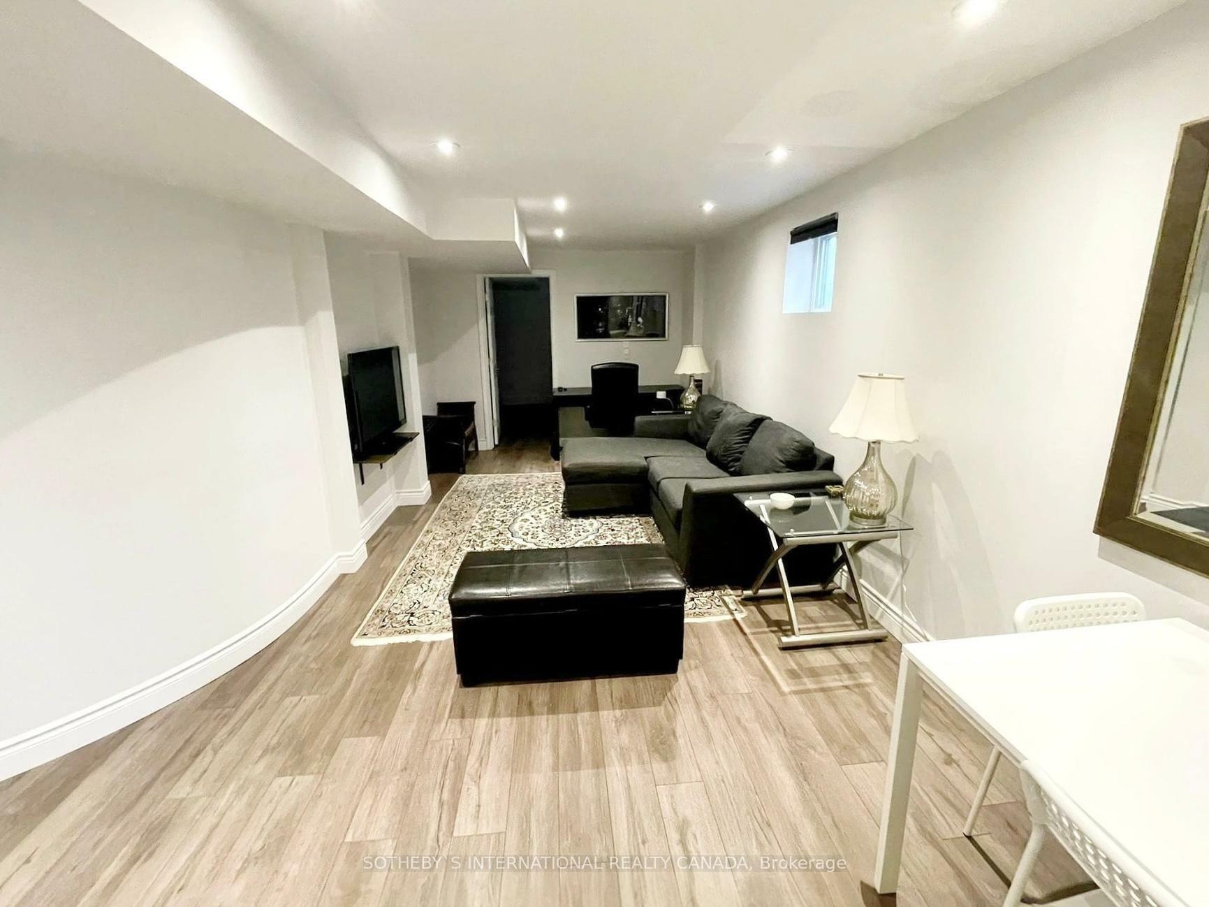 Property Photo: 3281 Loyalist Drive ON L5L 5T6