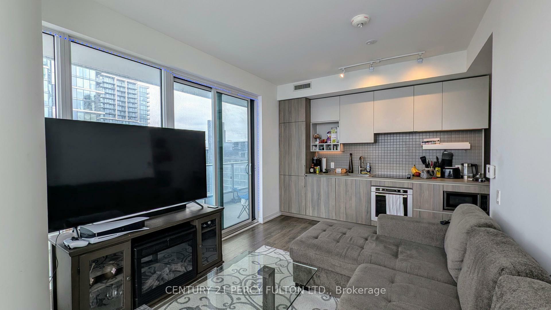 Property Photo: 950 Portage Parkway 4202 ON L4K 0J7