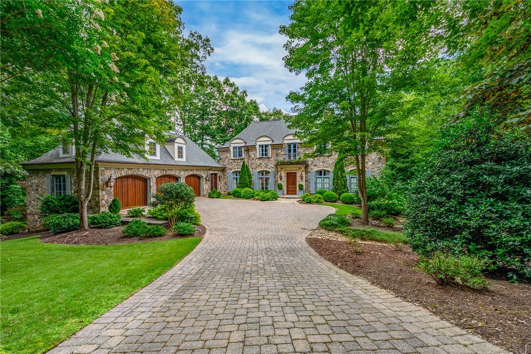 Property Photo: 304 Club Cove Way SC 29685