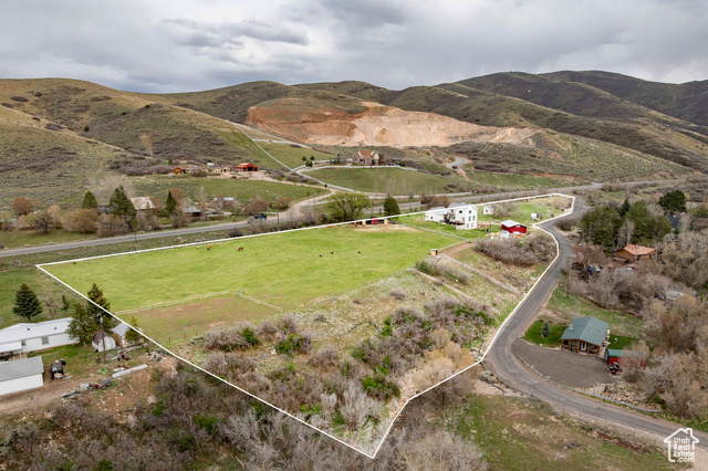 Property Photo: 4611 S Cove Ln UT 84032