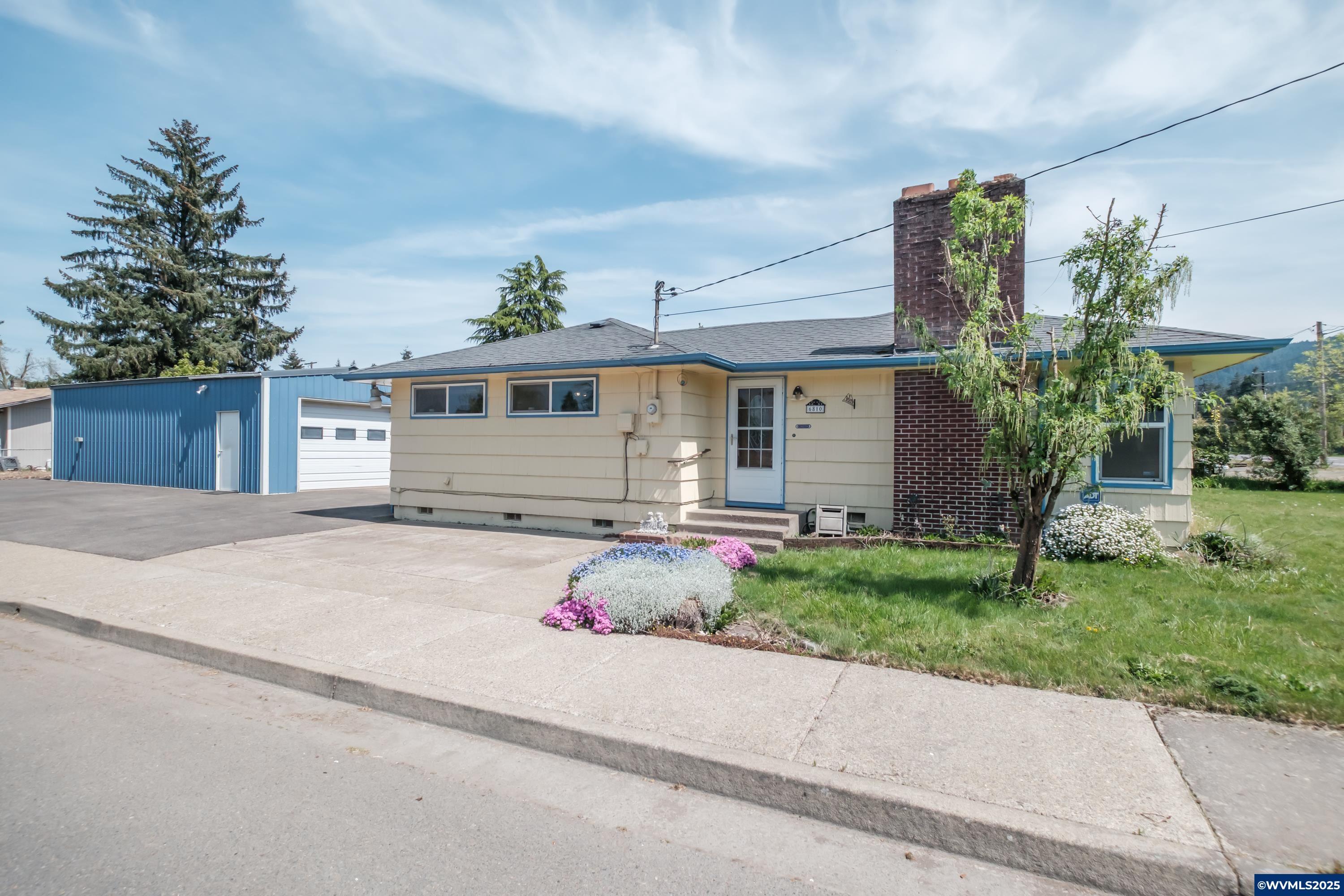 Property Photo: 6810 Main St OR 97478