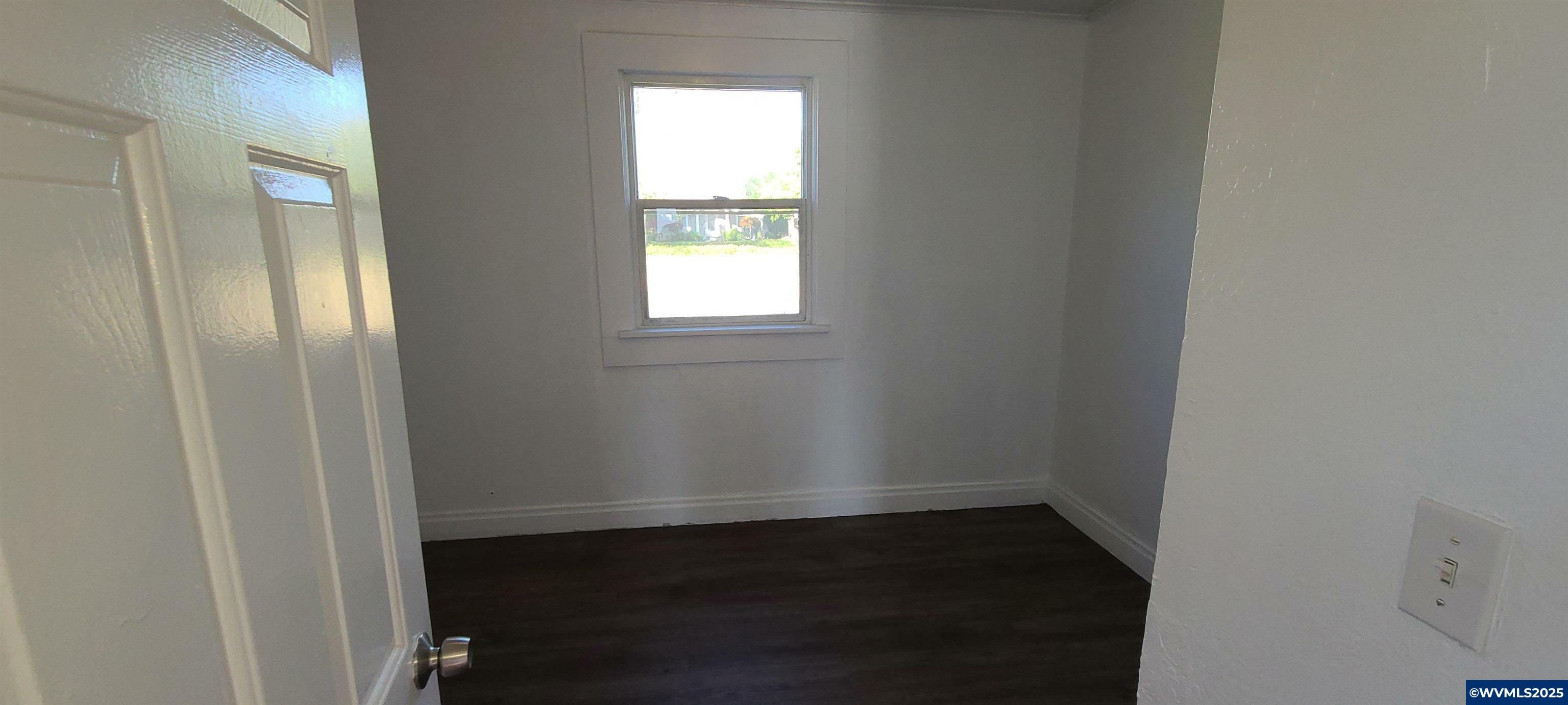Property Photo: 323 Academy St NE OR 97301