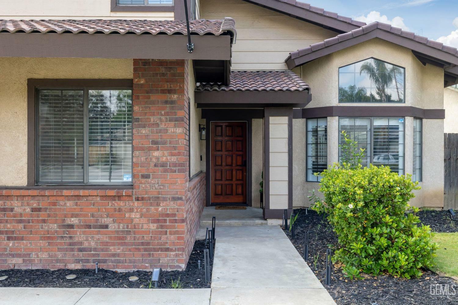 Property Photo: 7209 Copper Creek Way CA 93308