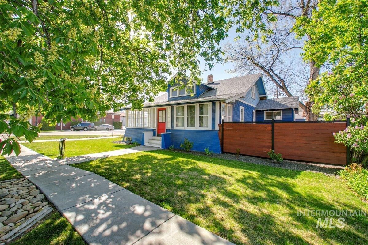 Property Photo: 137 E Pine Ave ID 83642-2330