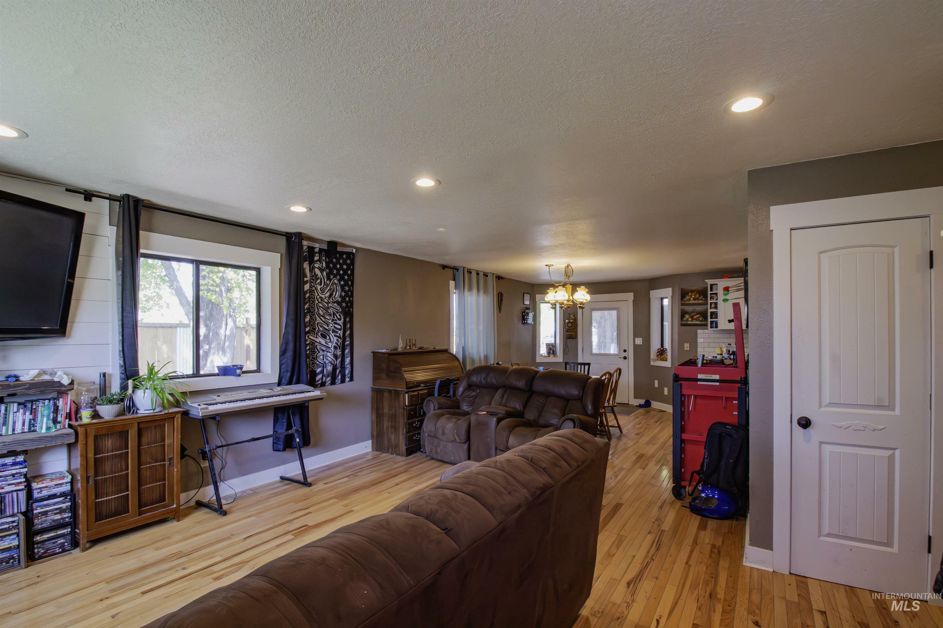 Property Photo: 304 W Elm Street ID 83655