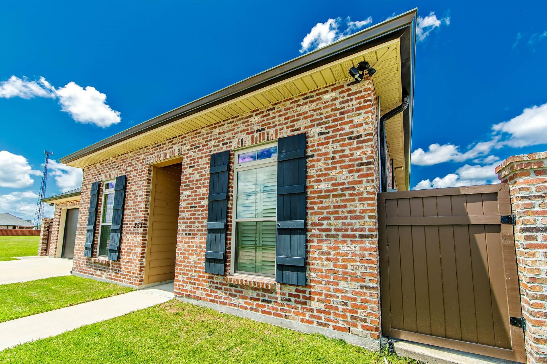 Property Photo:  253 Rue Reece  LA 70364 
