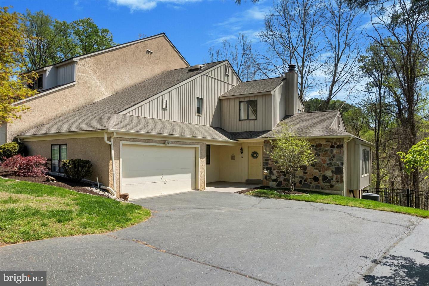 Property Photo: 10 Kincaid Court PA 19063