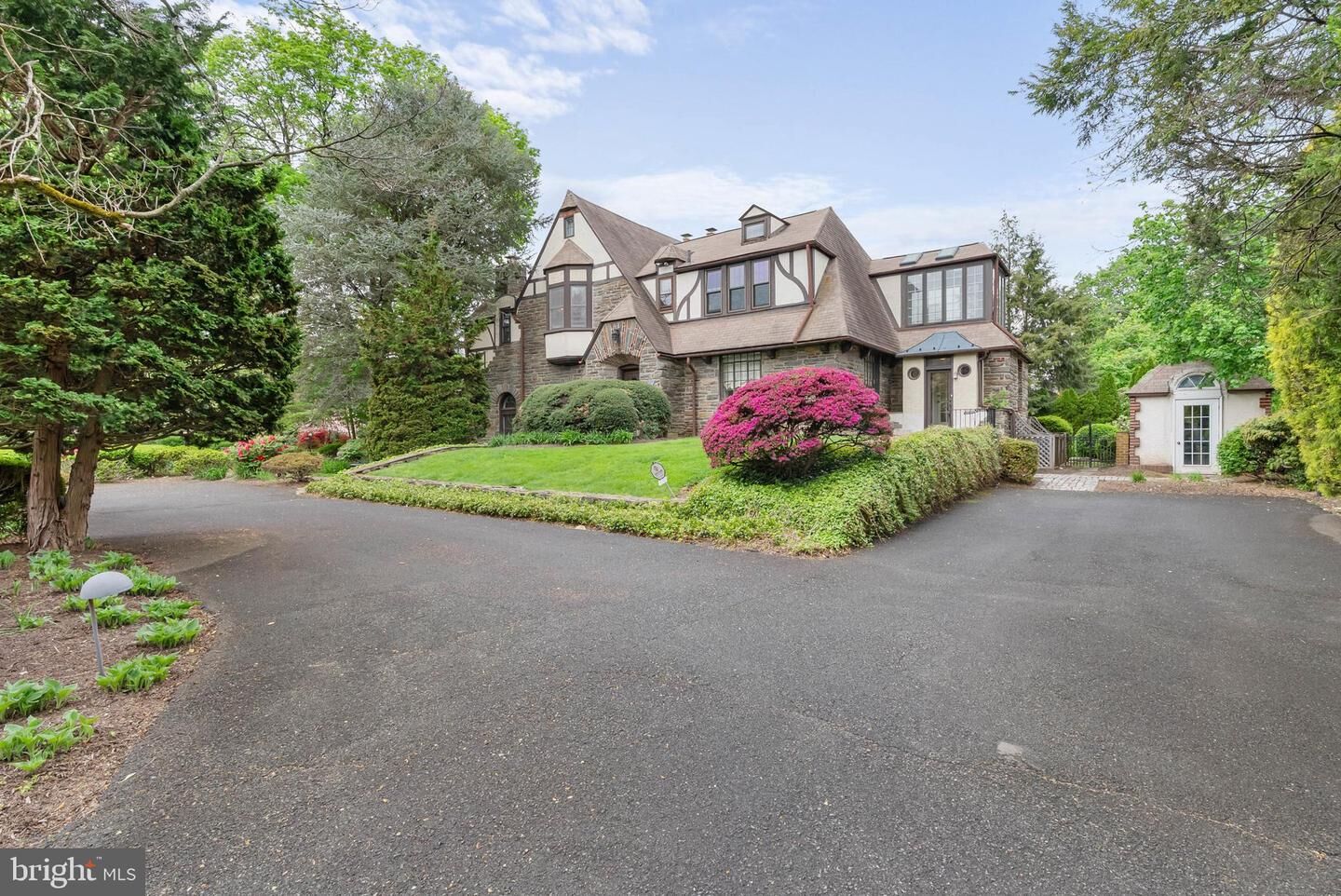 Property Photo: 8300 Cedar Road PA 19027