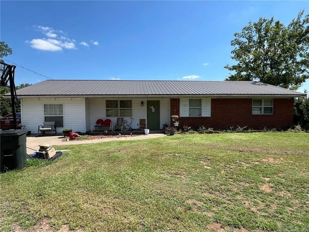 Property Photo: 506 S Spring St AR 72857