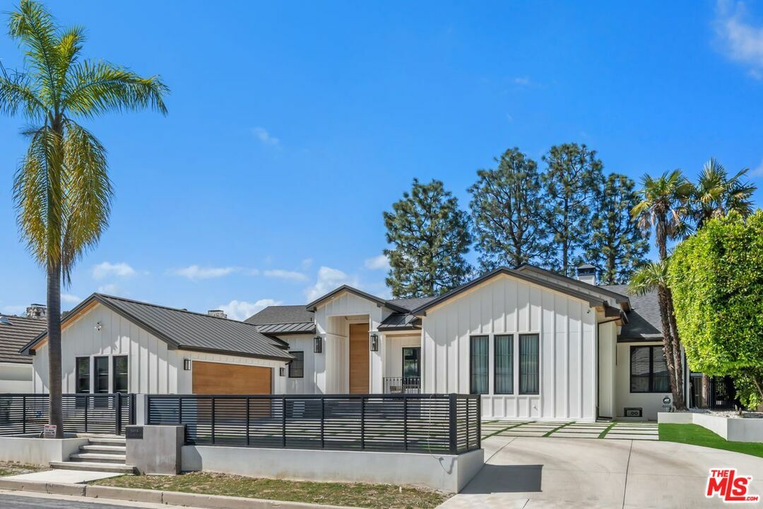 16015 Valley Wood Rd  Sherman Oaks CA 91403 photo