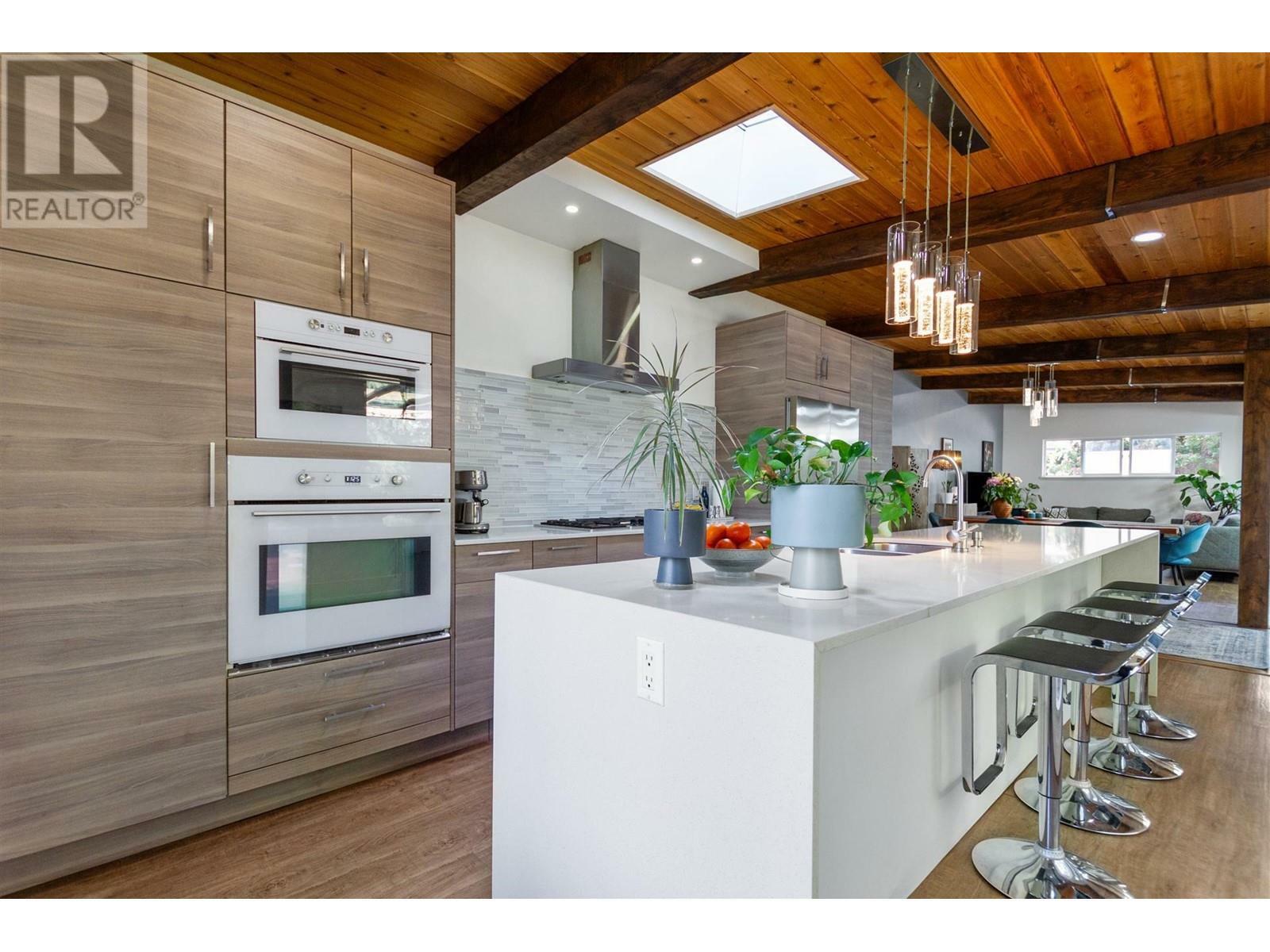 Property Photo: 2955 Spuraway Avenue BC V3C 2C9