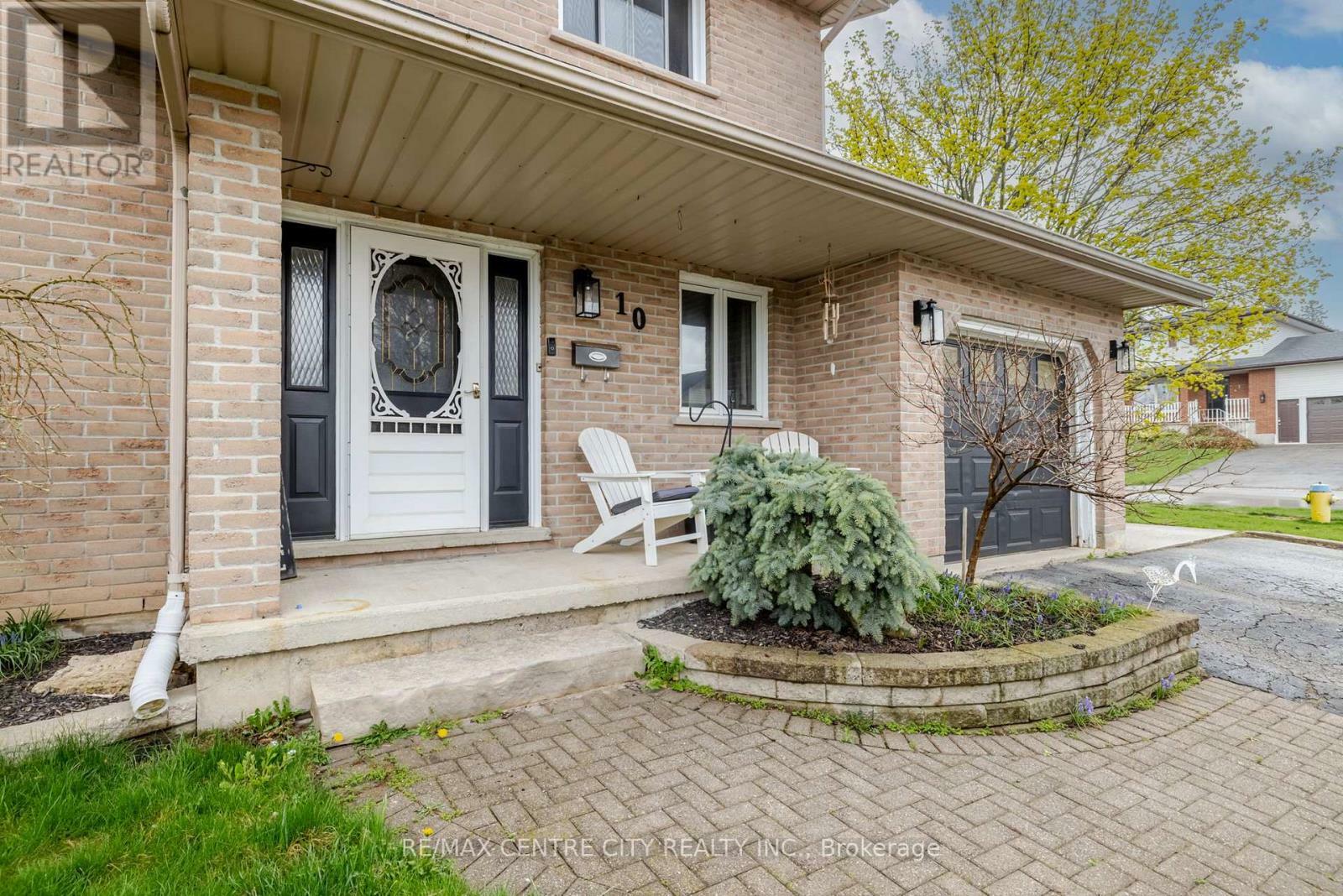 Property Photo:  10 Daniel Street  ON N5C 3W8 