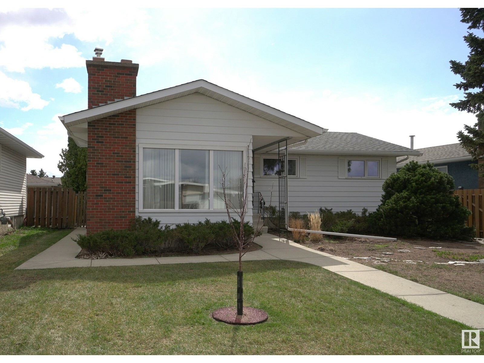 Photo de la propriété: 9411 139 Av NW AB T5E 5Z7