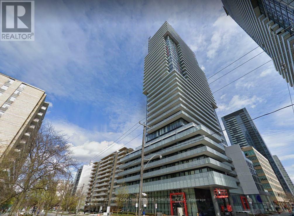 Property Photo: 185 Roehampton Avenue 3411 ON M4P 0C6