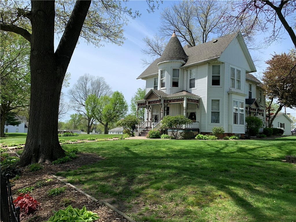 407 S Locust Street  Pana IL 62557 photo