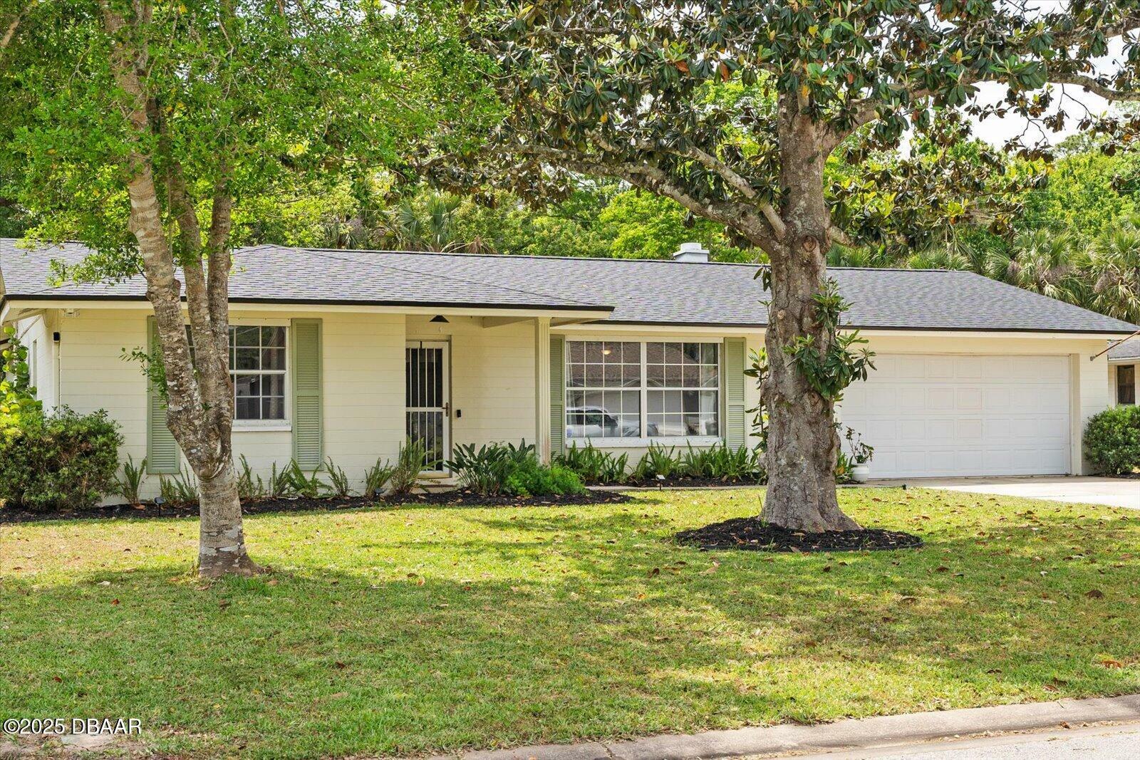 Property Photo: 736 Lindenwood Circle W FL 32174