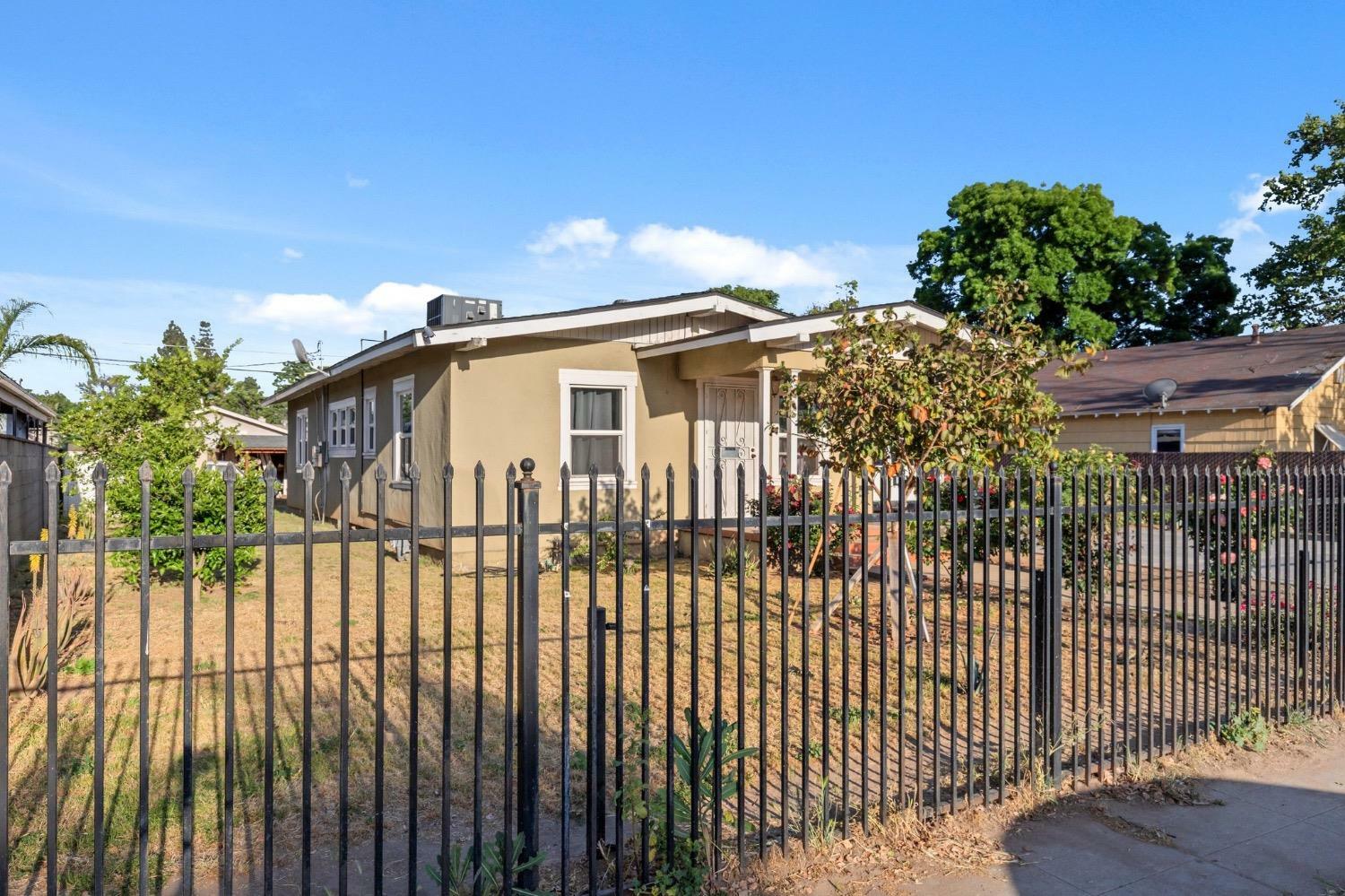 Property Photo: 555 S Sierra Vista Avenue CA 93702
