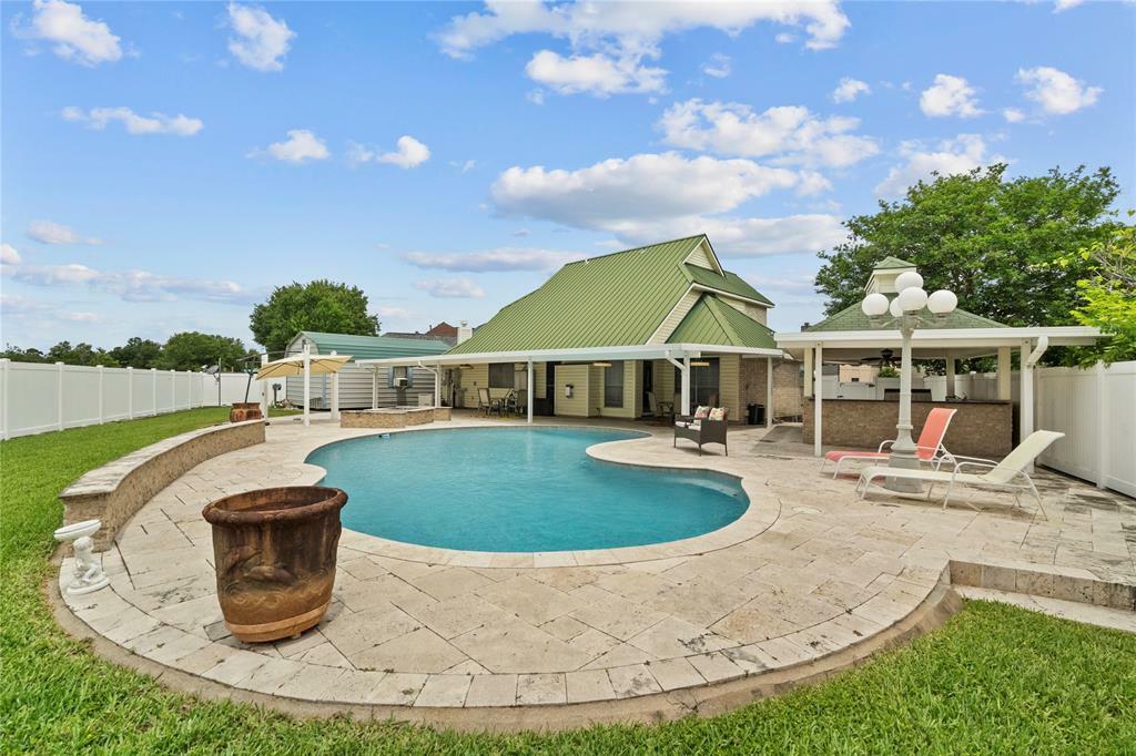 Property Photo: 1302 Bayou Vista Drive TX 77536