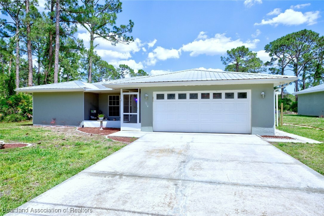 Property Photo: 314 Triumph Drive FL 33872