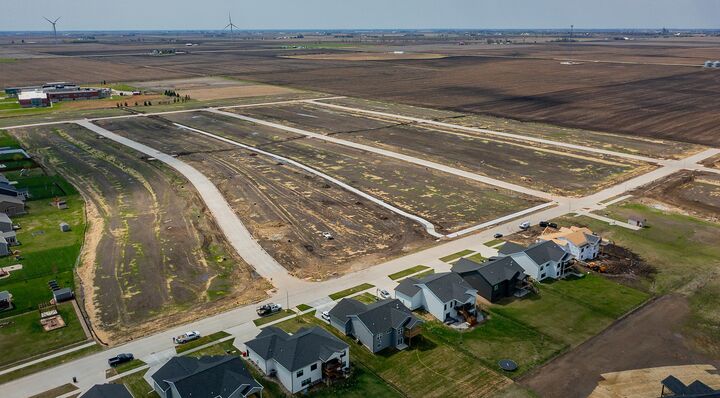 Property Photo: 917 Wild Oak Drive IA 50124