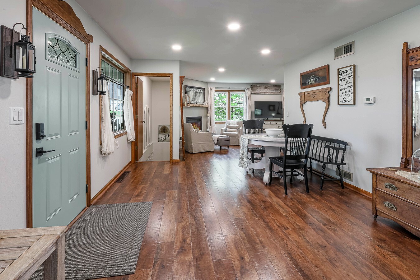 Property Photo: 1806 Neil Drive IA 50219