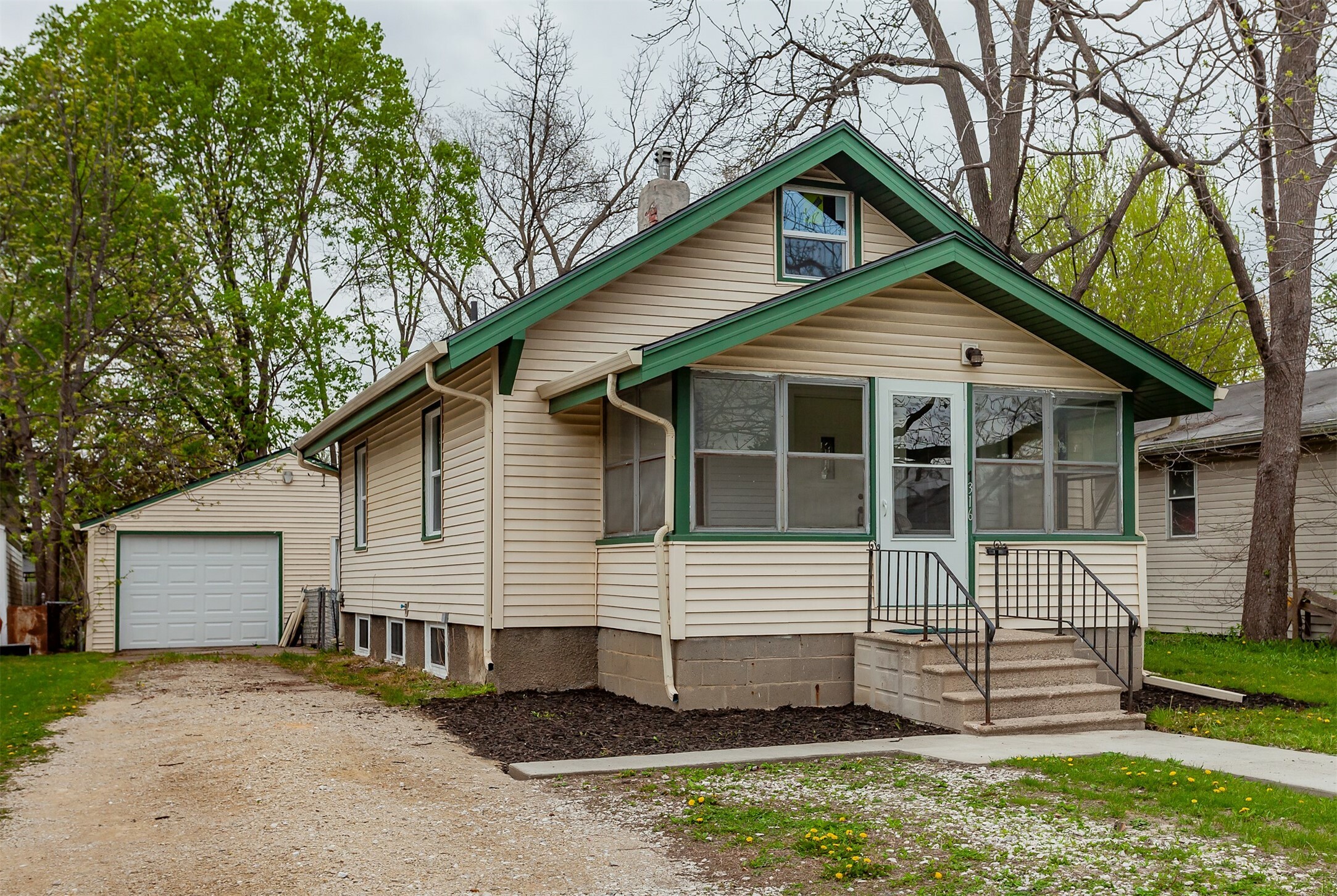 Property Photo: 1316 Hull Avenue IA 50316