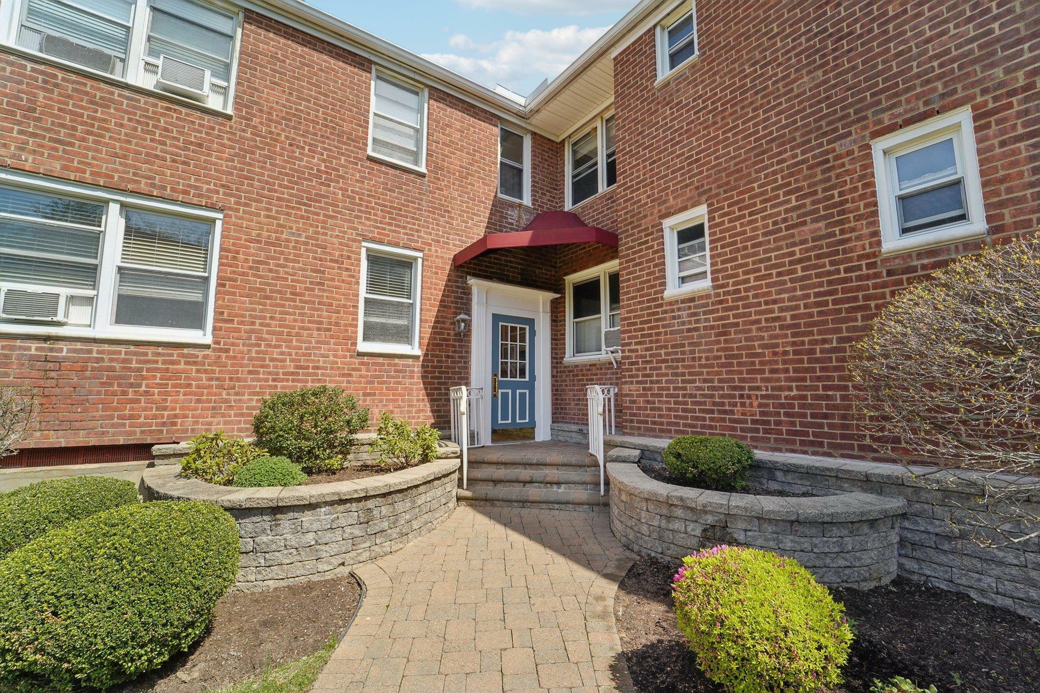 Property Photo: 13 Bryant Crescent 2C NY 10605
