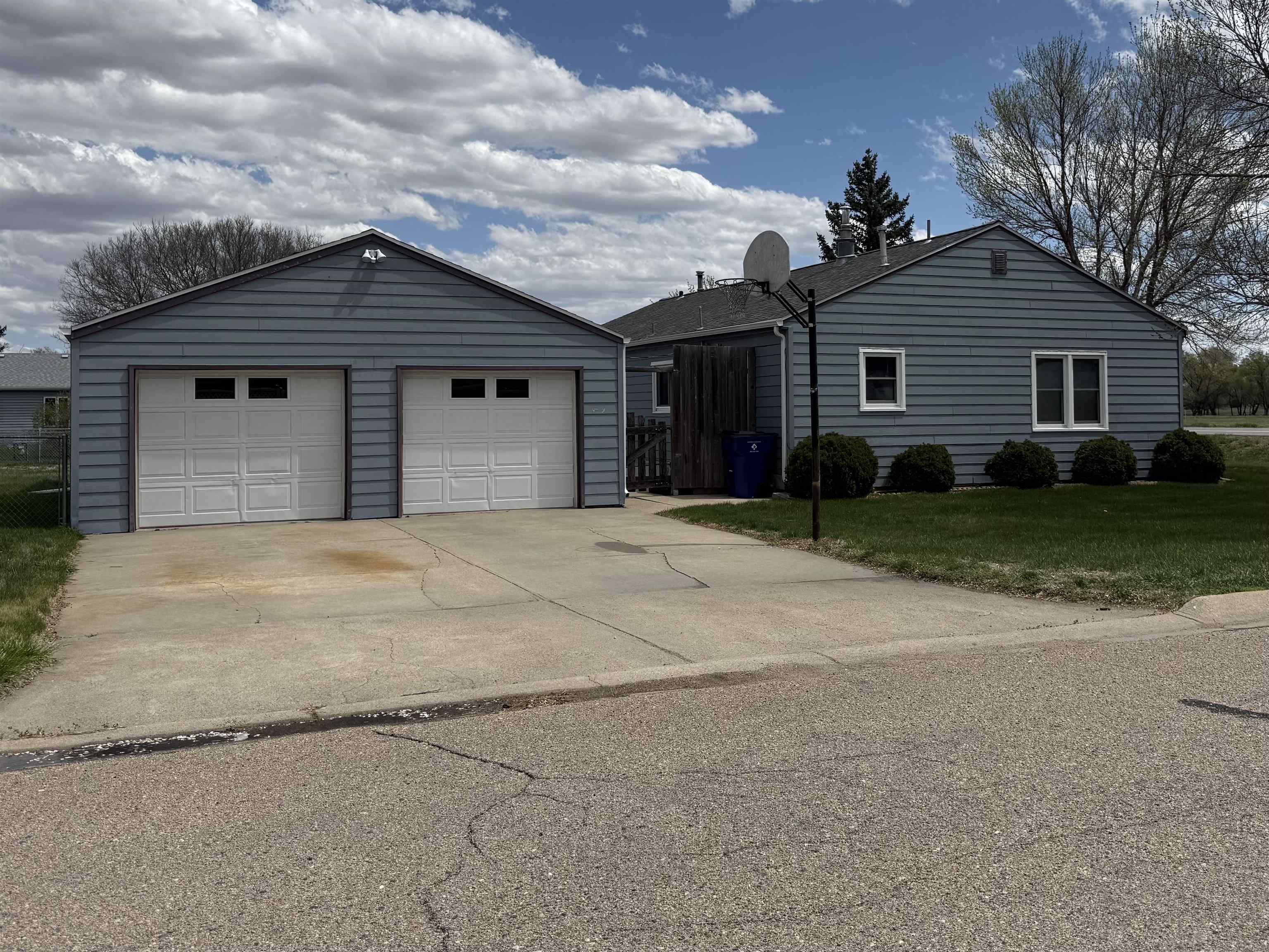 Property Photo: 2801 Reigan Rd NE 69101