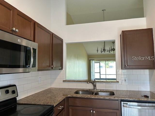 Property Photo: 98 Pine Island Circle FL 34743