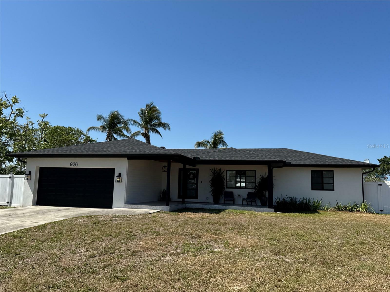 Property Photo: 926 Eagle Lane FL 33572