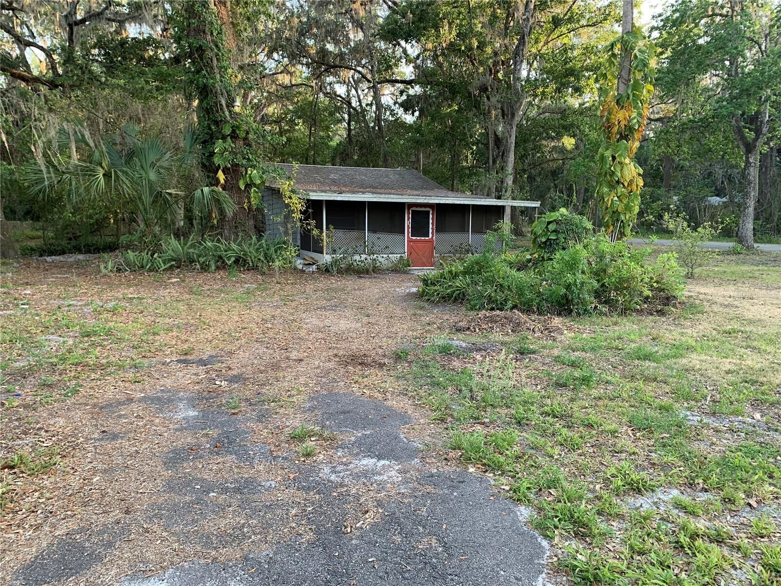 Property Photo: 1910 Cr 412 FL 33538