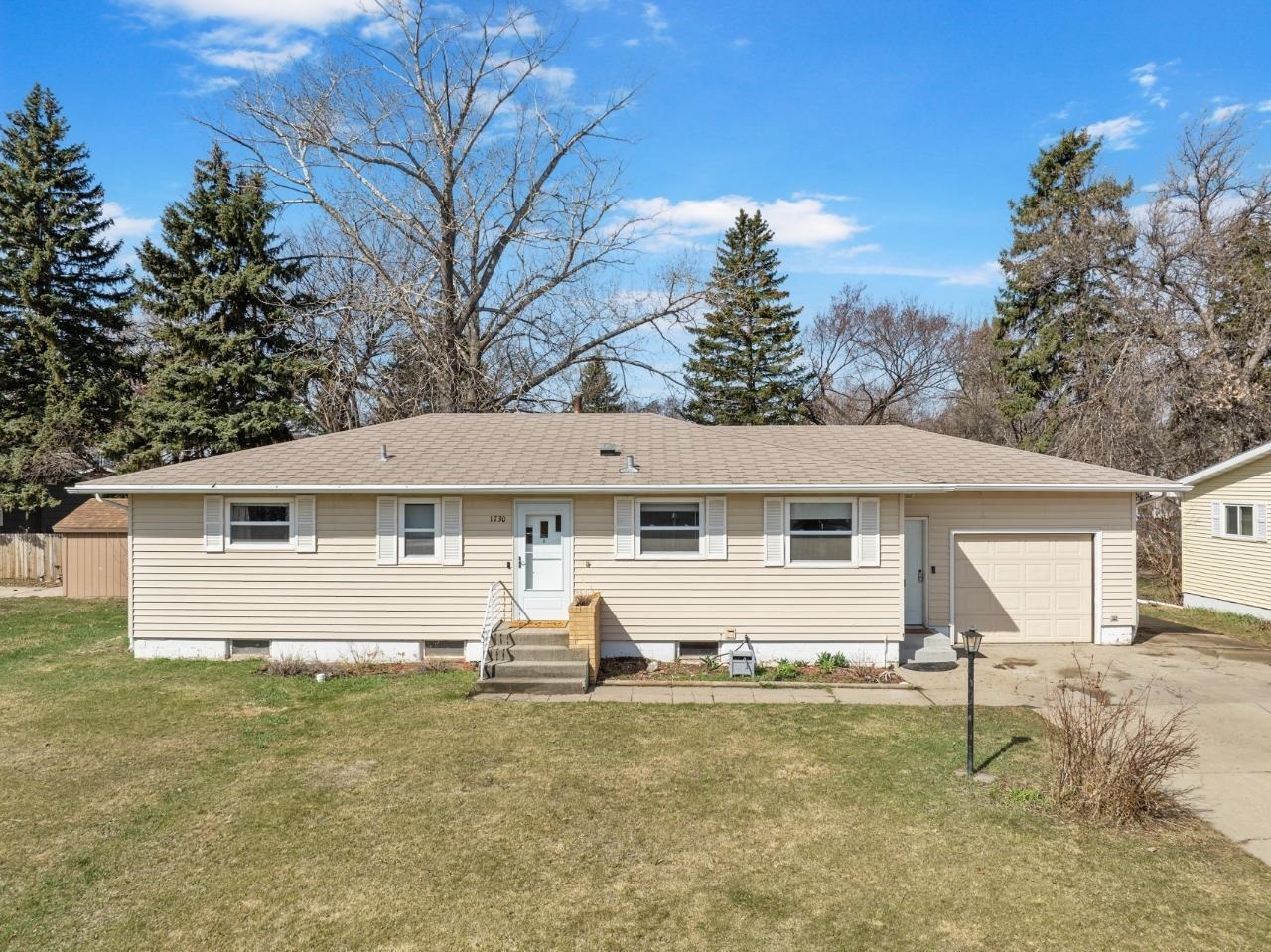 1730 1st St SE  Minot ND 58701 photo