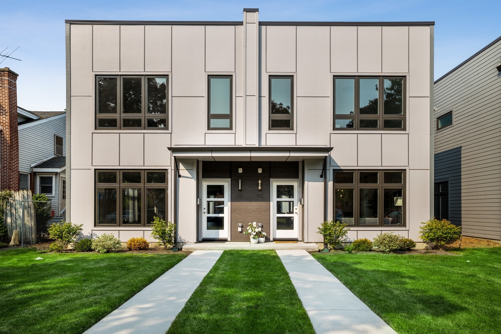 Property Photo: 1122 Pitner Avenue IL 60202