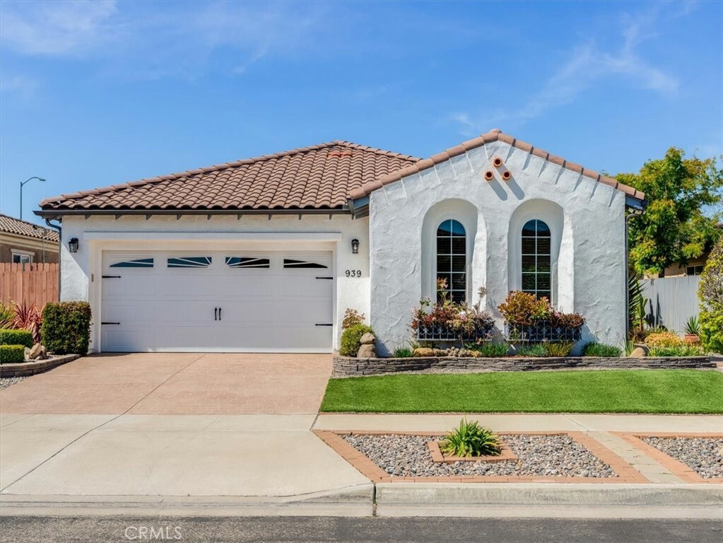 Property Photo:  939 W Anthony Place  CA 93458 