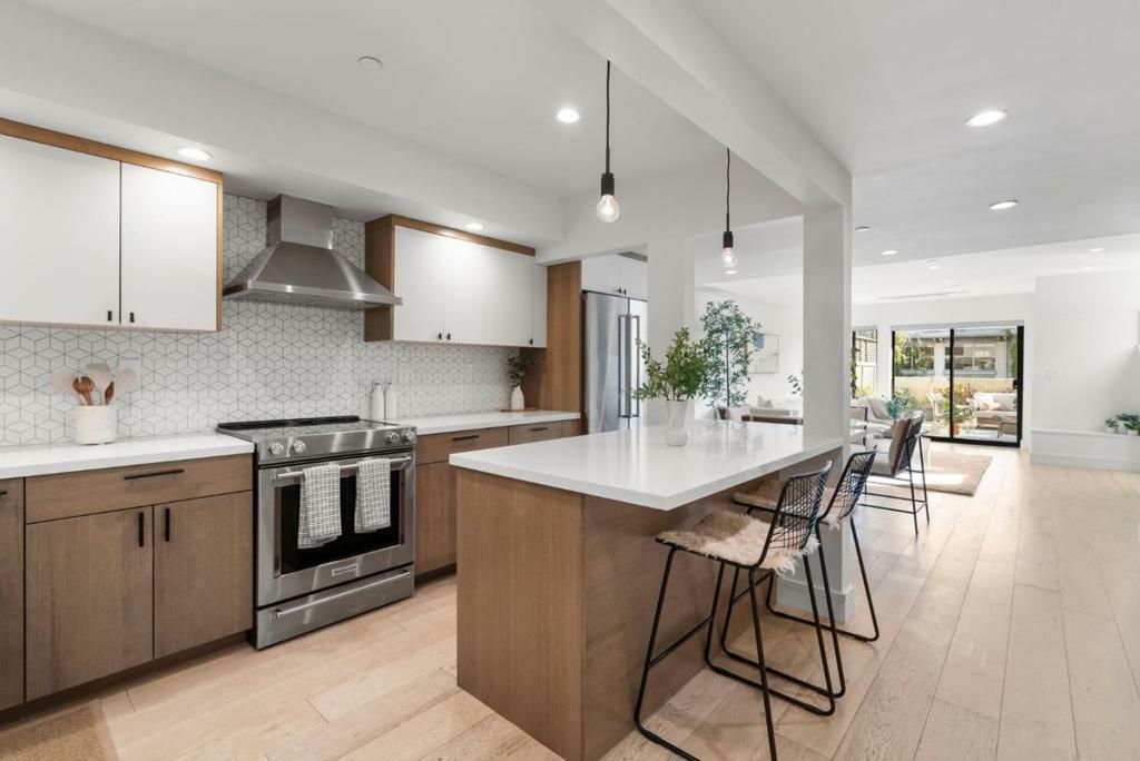 Property Photo: 685 High Street 2B CA 94301