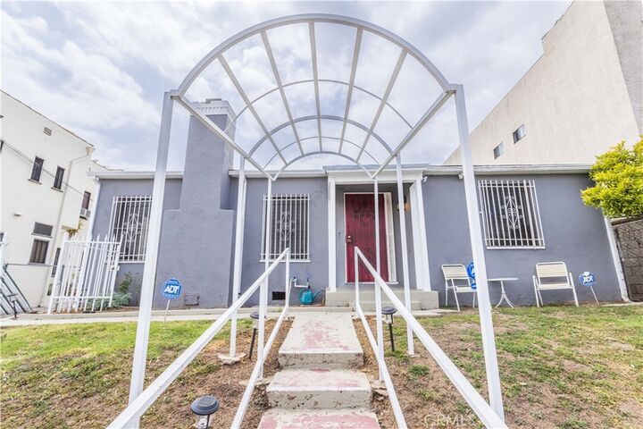 Property Photo:  901 N Alexandria Avenue  CA 90029 
