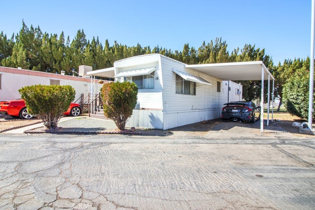 Property Photo: 21922 Ottawa 16 CA 92308
