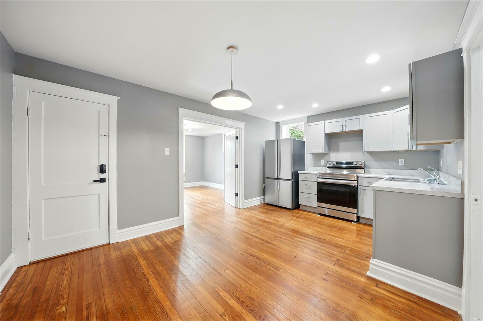 Property Photo: 3179 Minnesota Avenue B MO 63118