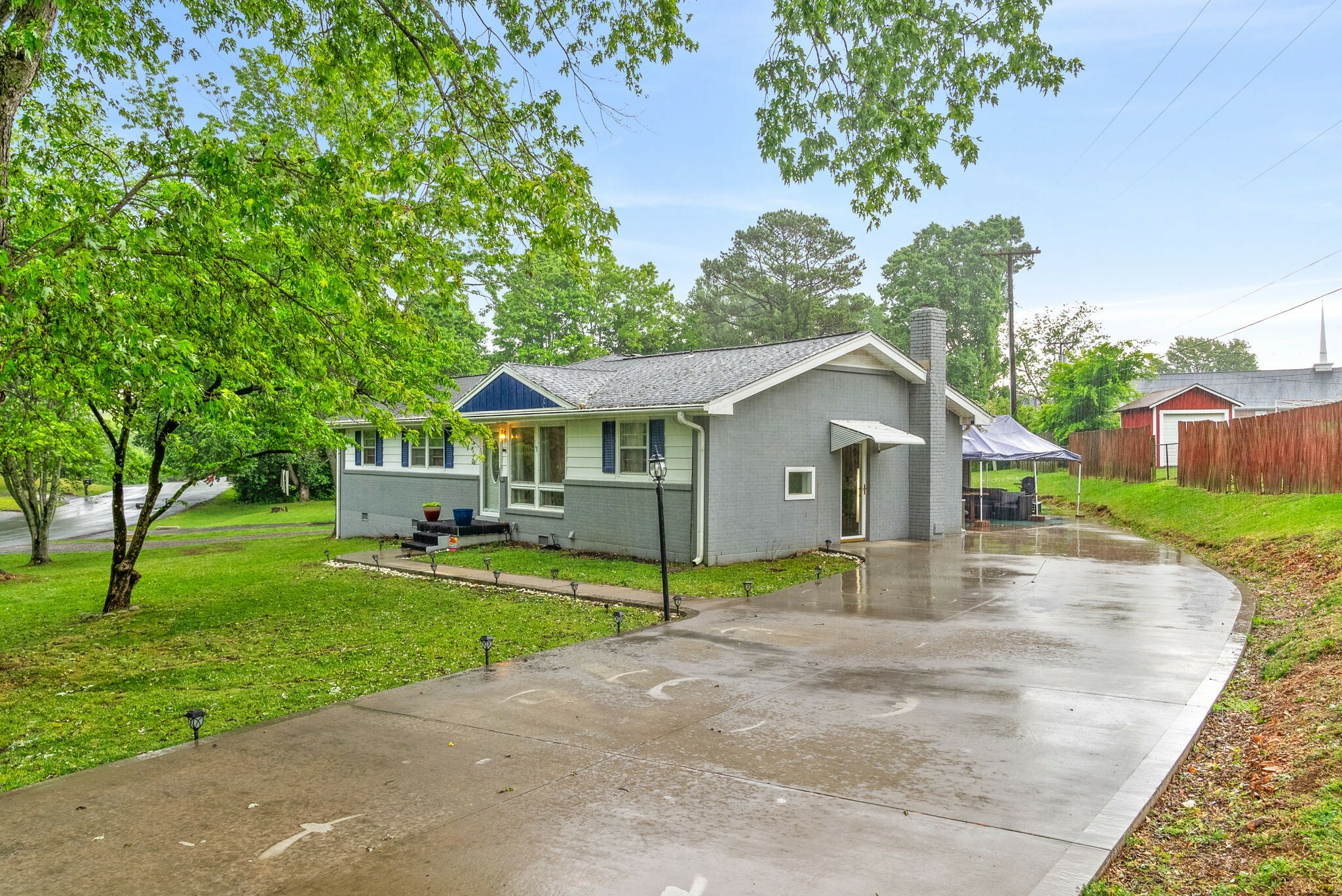 Property Photo: 303 Hilldale Ln TN 37043