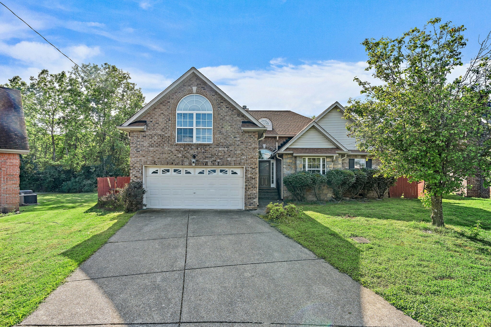 Property Photo: 1220 Waverunner Ct W TN 37217
