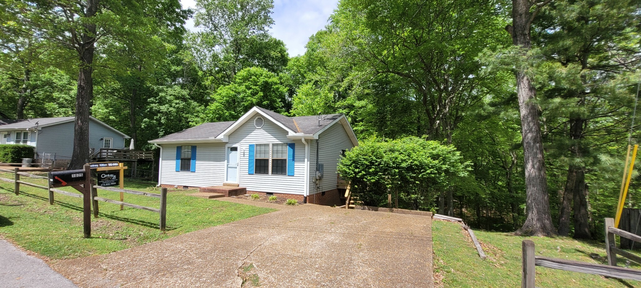 Property Photo: 1025 Hollis Ln TN 37188