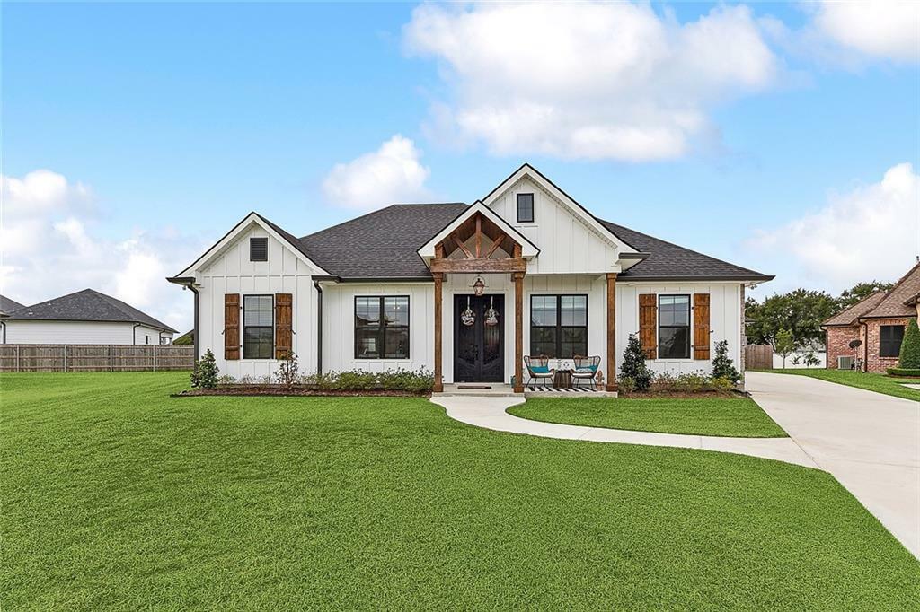 Property Photo: 107 Orchid Court LA 70037